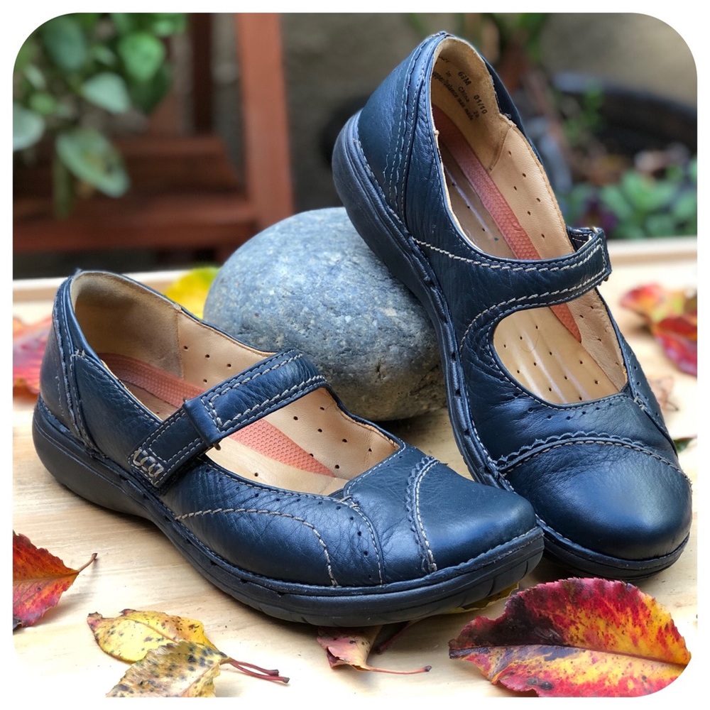 Clark’s Unstructured leather Mary Janes, Navy Blue